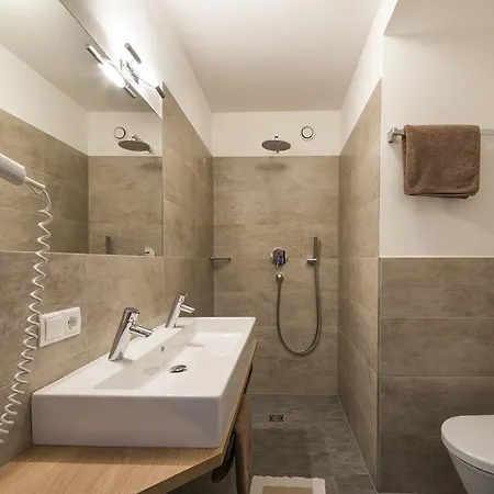 Mittendorf Klimaresidence 아파트호텔 첸나